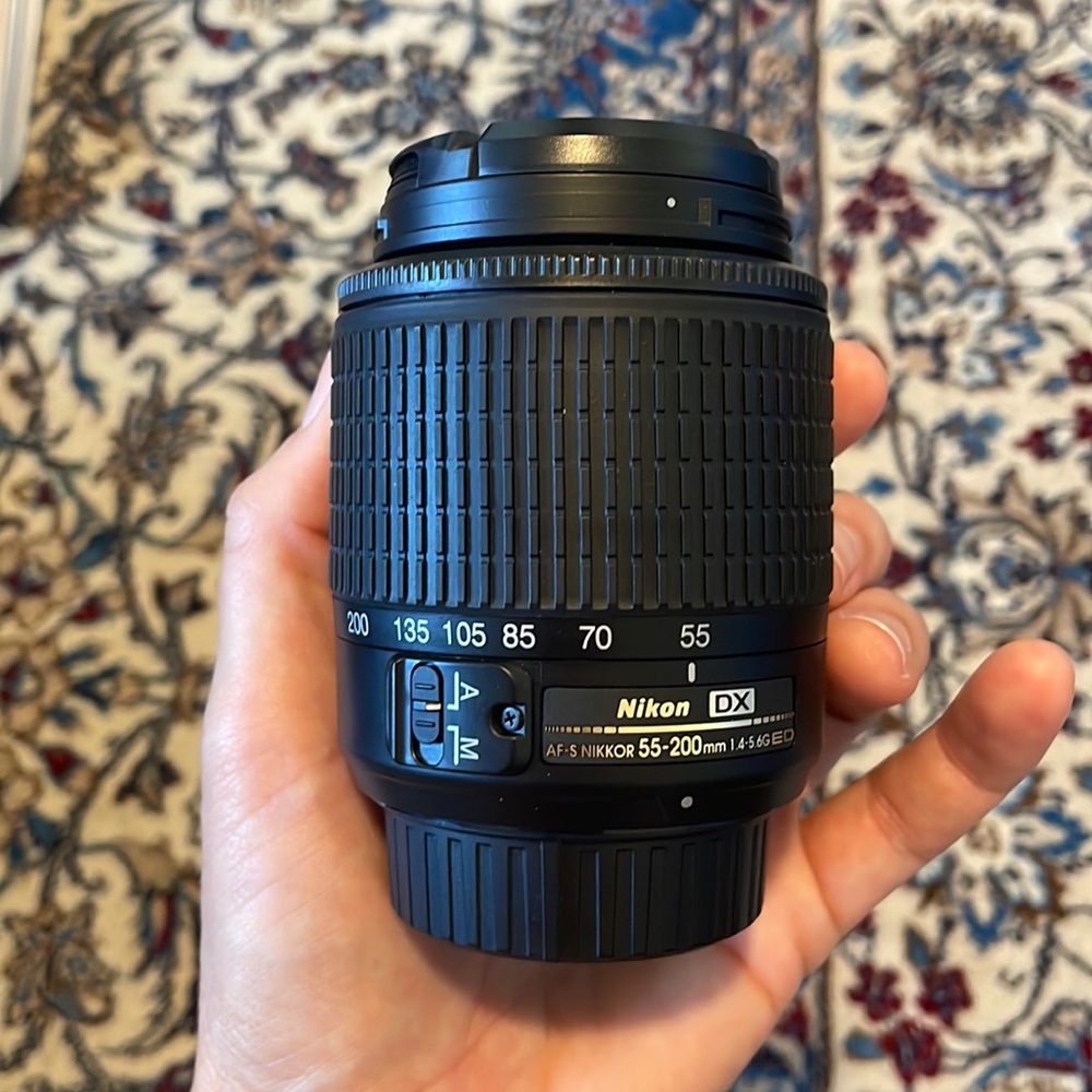 Nikon DX ∞ 55-200mm Telephoto Lens. Auto focus & zoom work. Very nice condition.